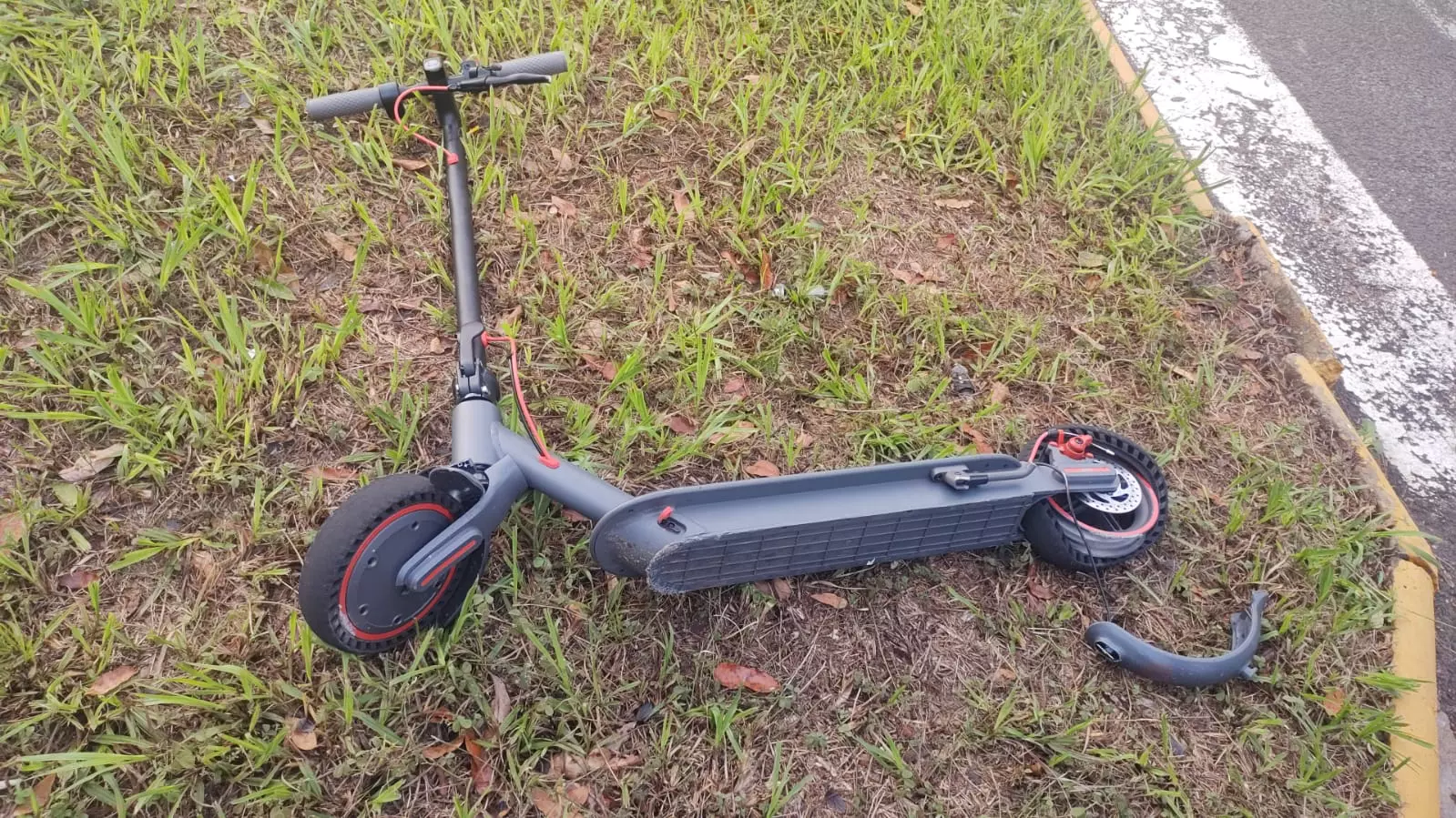 Uso de patinetes por menores coloca vidas em risco – Menino de 12 anos se envolve em acidente